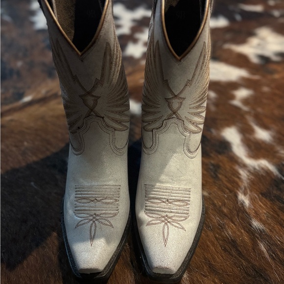 Ariat Shoes - Ariat Cream Heeled Boots with Intricate Stitching